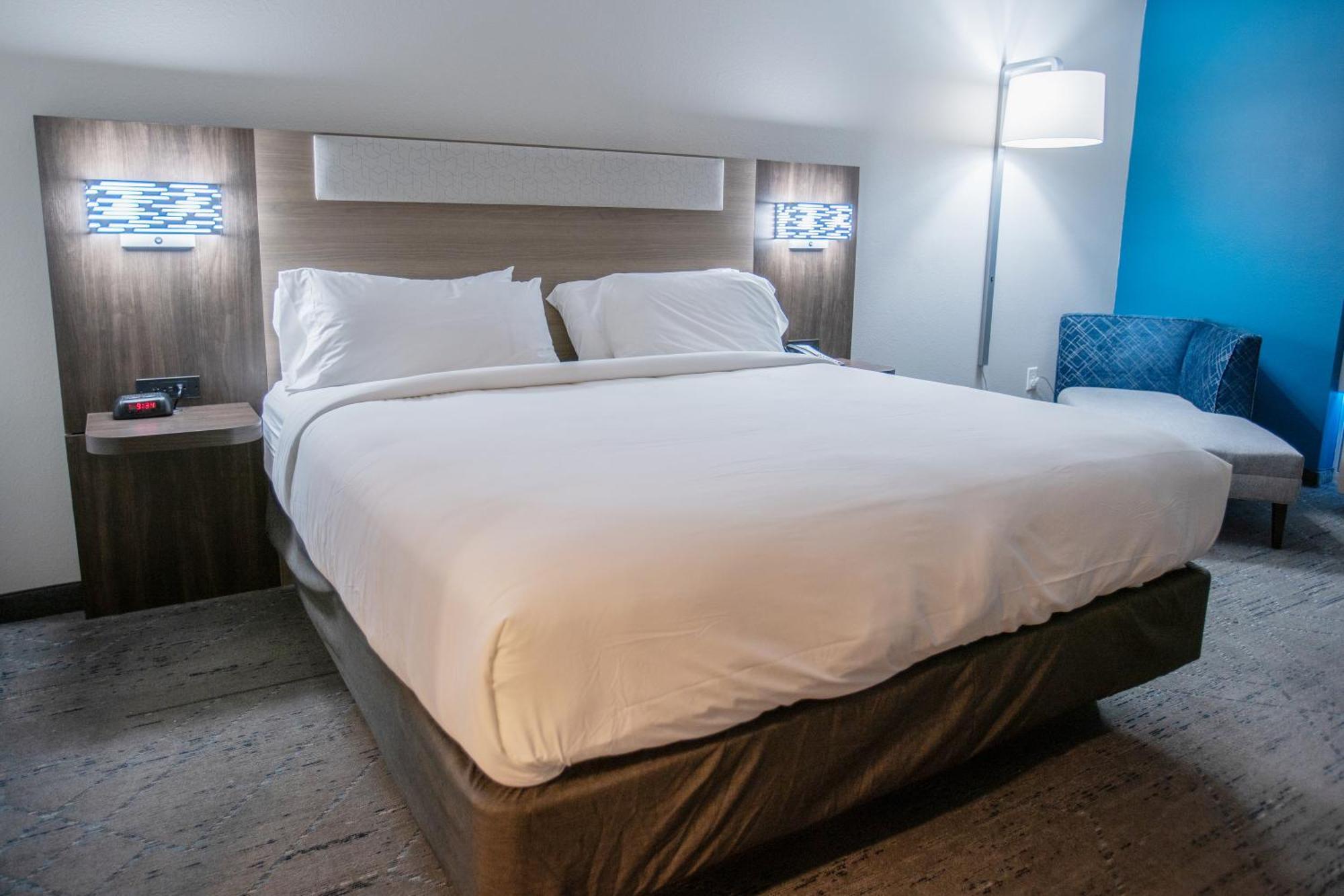 Holiday Inn Express Pembroke By Ihg Εξωτερικό φωτογραφία